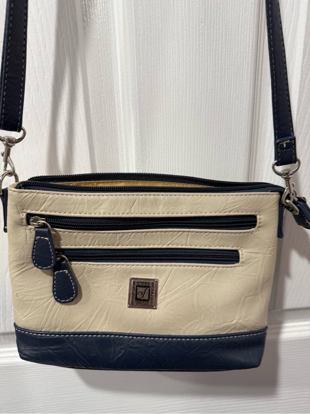 Stone Mountain Accessories Cream and Black Crossbody Bag